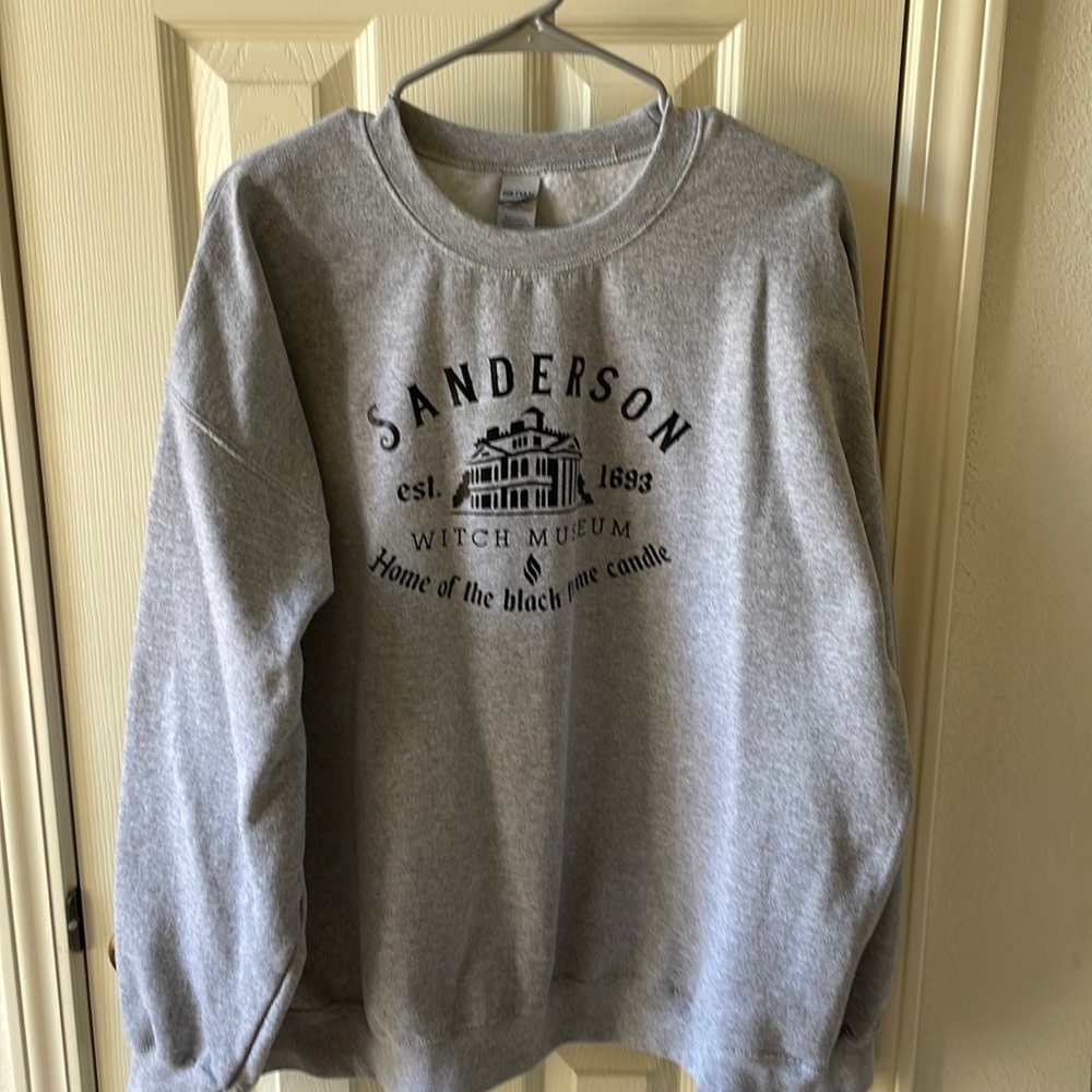 Sanderson Witch Museum sweatshirt. Hocus Pocus.